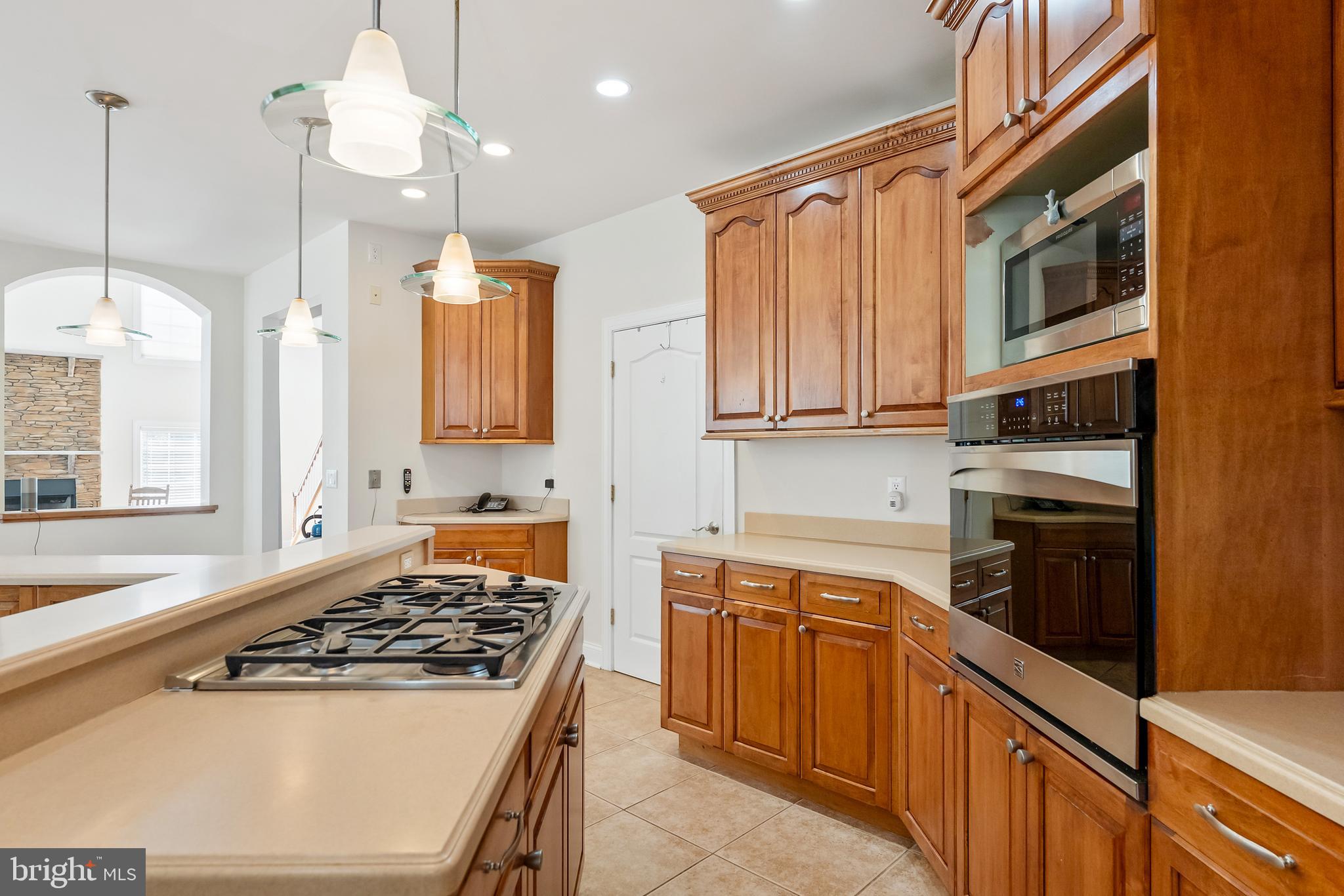 2076 HENDRICKS AVENUE