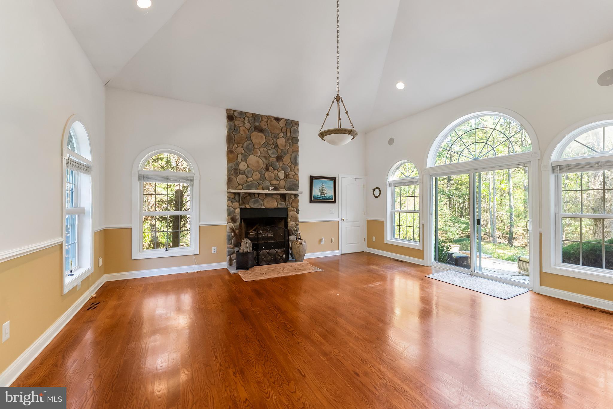 2076 HENDRICKS AVENUE