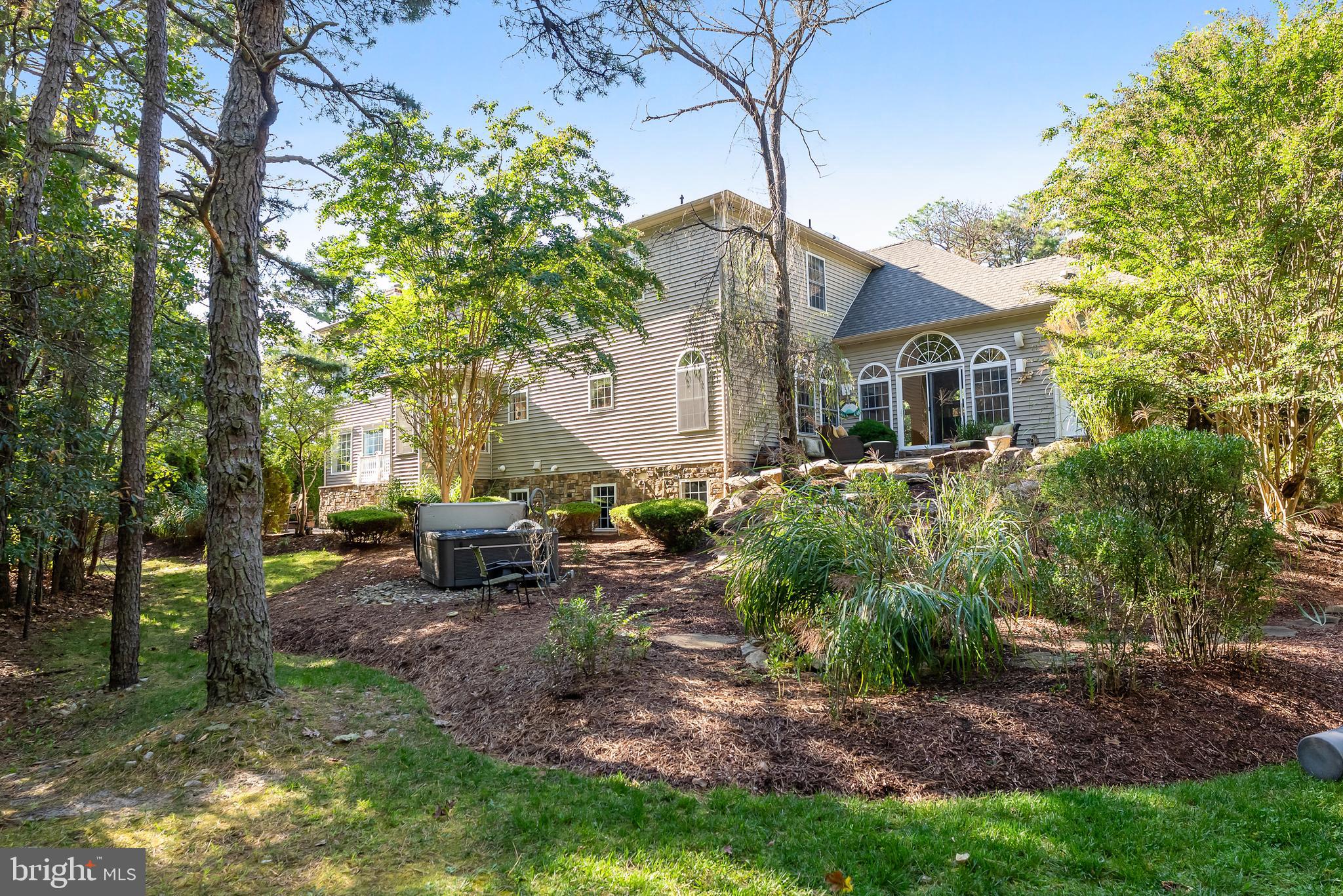 2076 HENDRICKS AVENUE