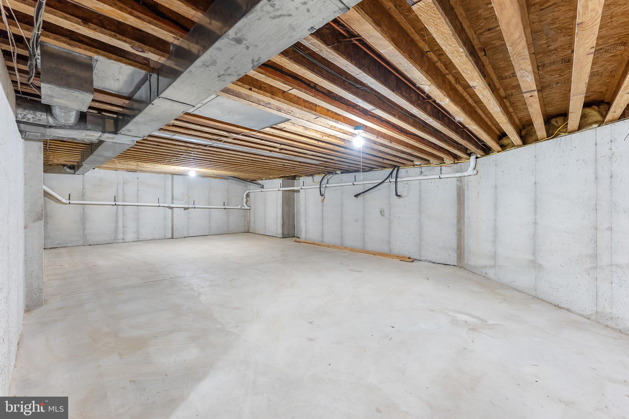 2076 HENDRICKS AVENUE