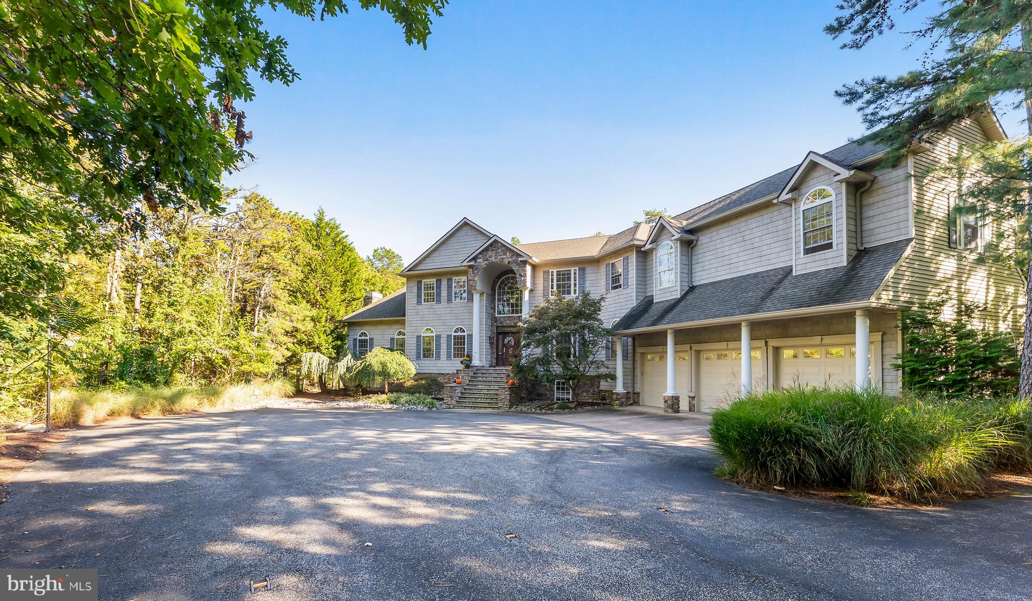 2076 HENDRICKS AVENUE