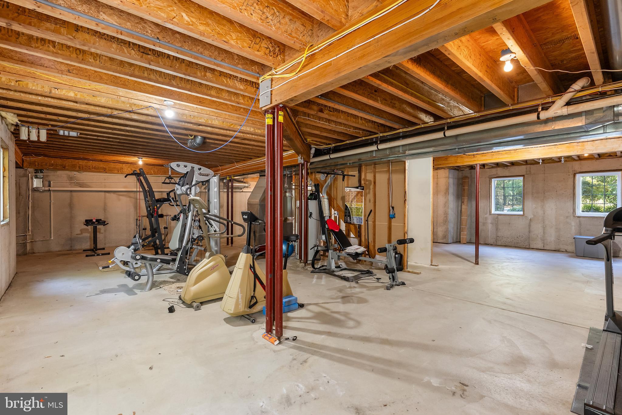 2076 HENDRICKS AVENUE