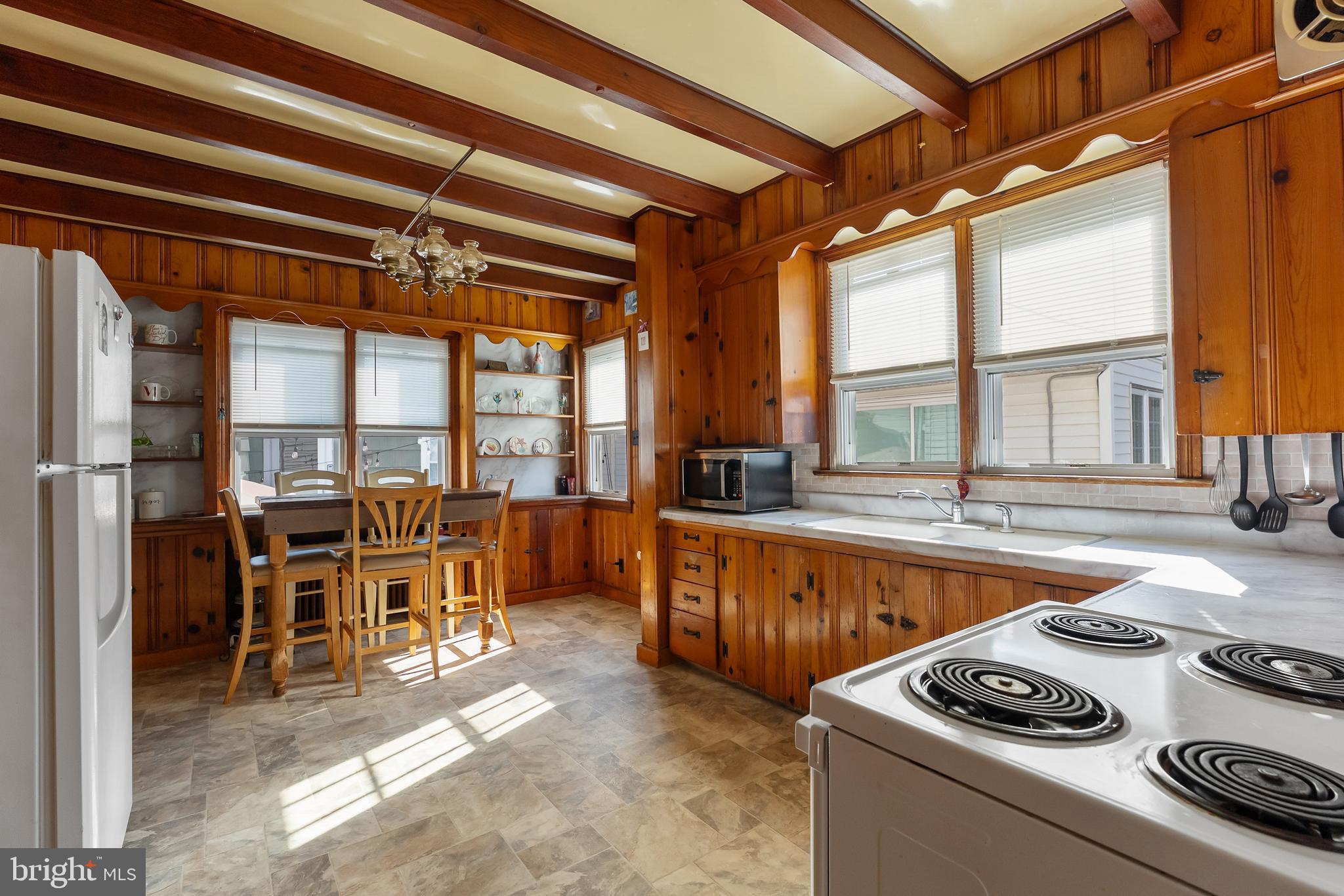 221 W 25th Ave