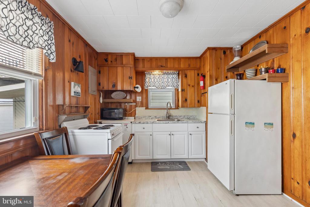 221 W 25th Ave