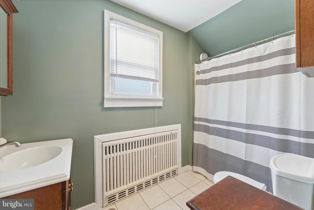 221 W 25th Ave