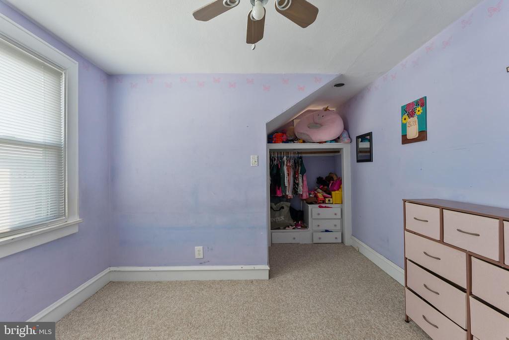 221 W 25th Ave