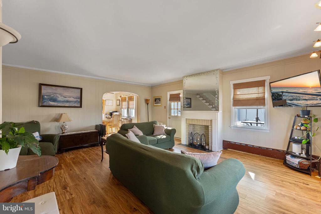 221 W 25th Ave