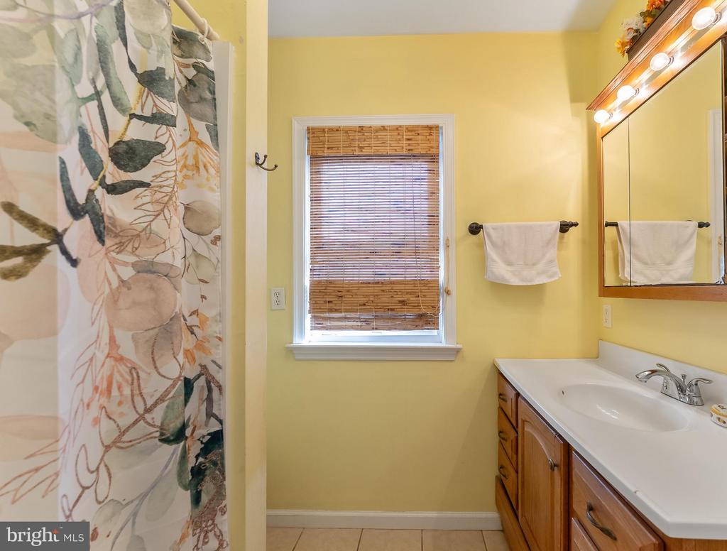 221 W 25th Ave
