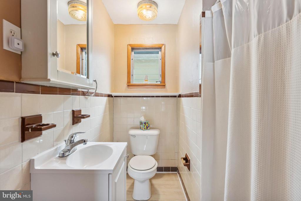 221 W 25th Ave