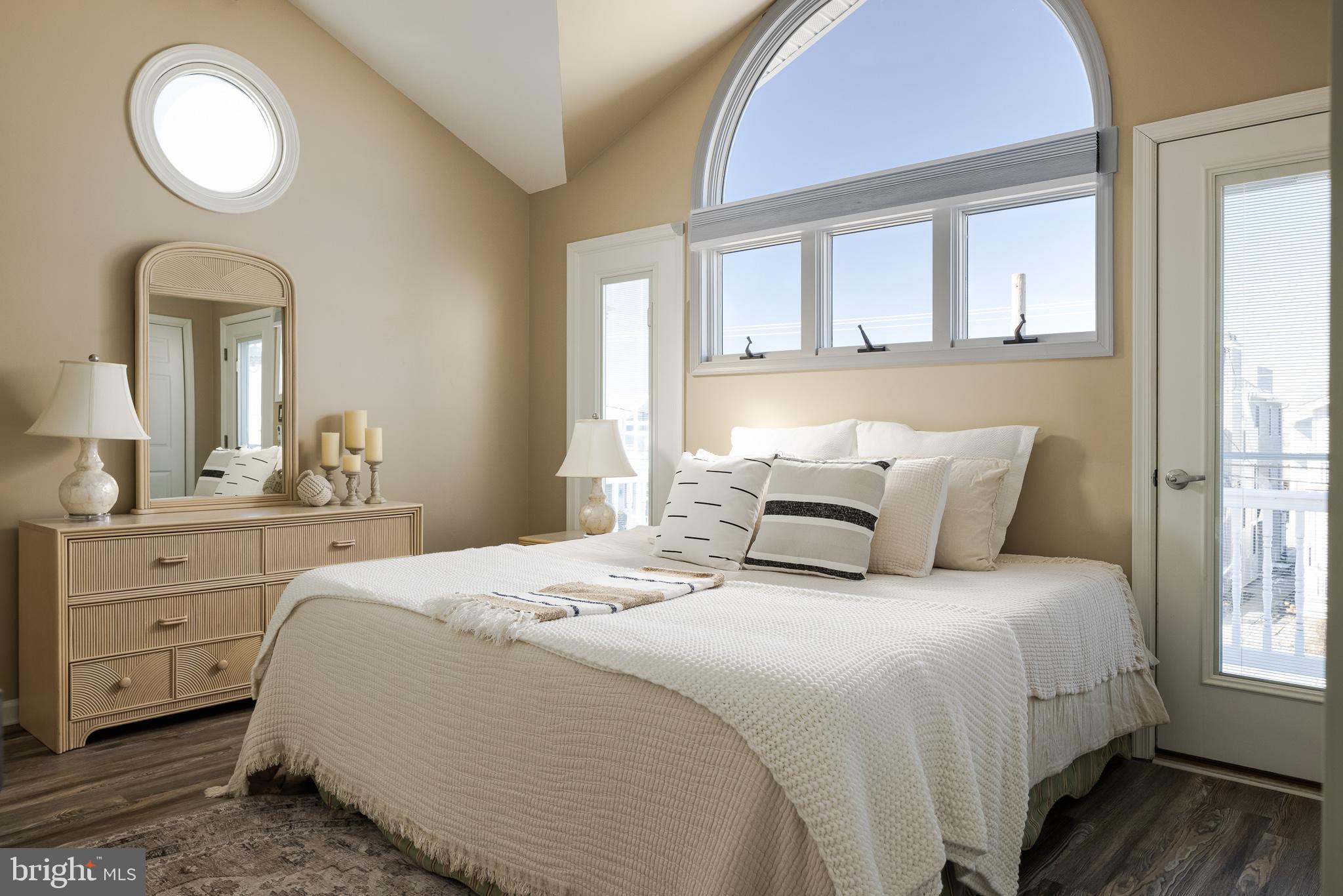 4923 CENTRAL AVENUE 2