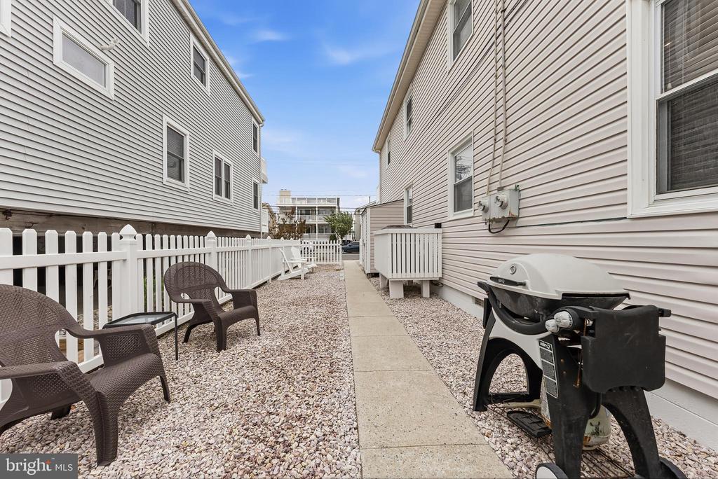 3425 CENTRAL AVENUE -27