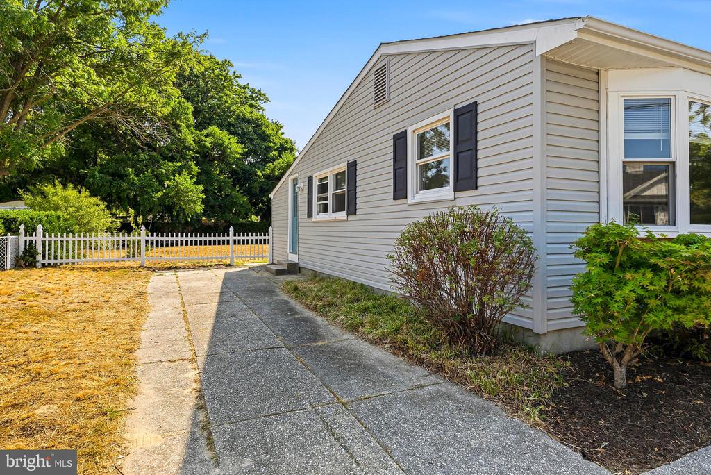 80 BEACHHURST DRIVE