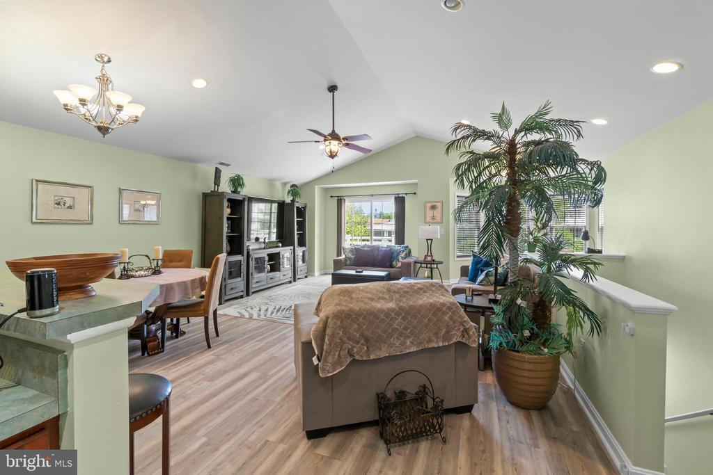 212 E MAGNOLIA AVENUE Unit: D