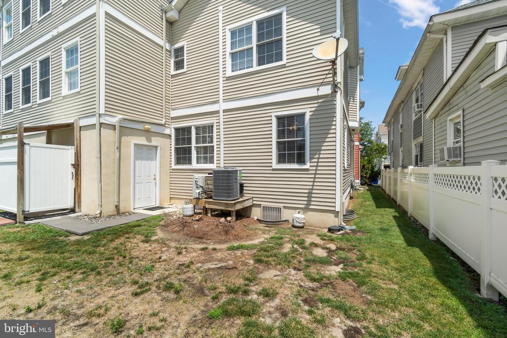 212 E MAGNOLIA AVENUE Unit: D