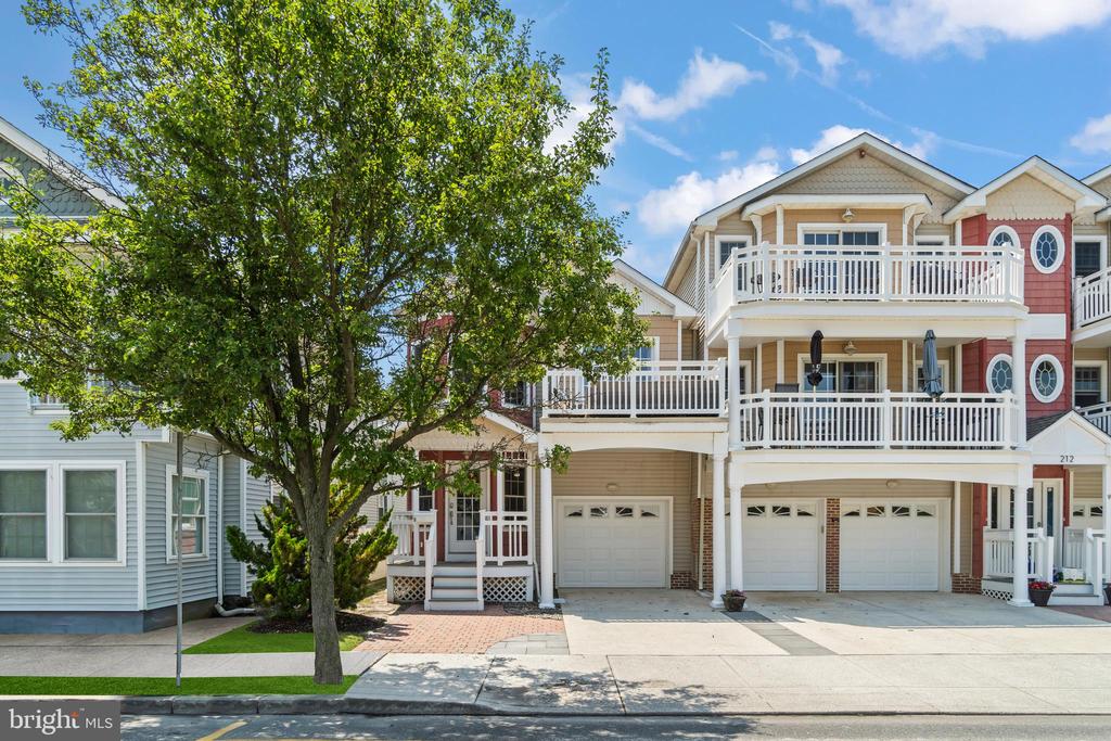 212 E MAGNOLIA AVENUE Unit: D