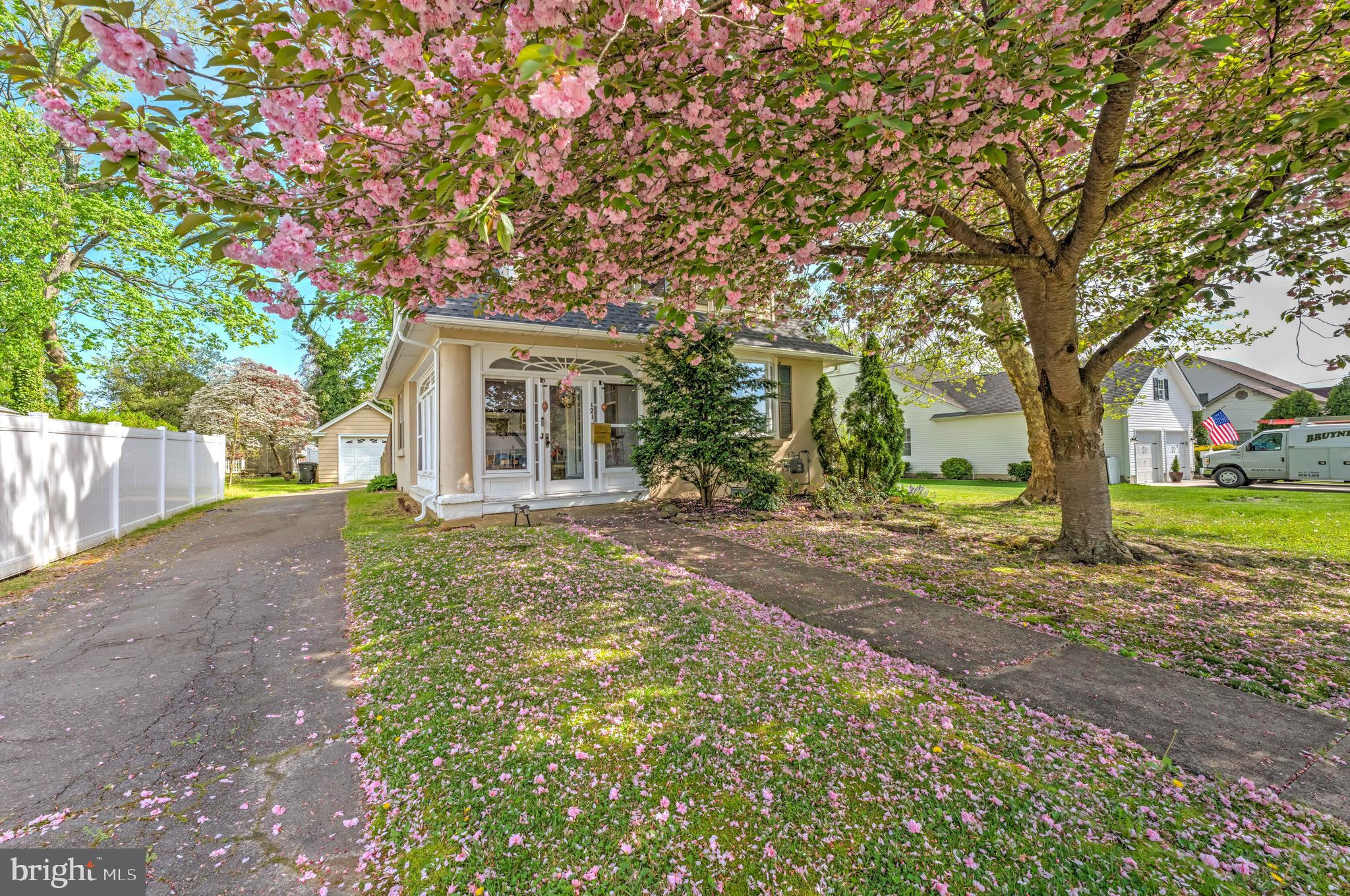 121 E Cumberland Ave