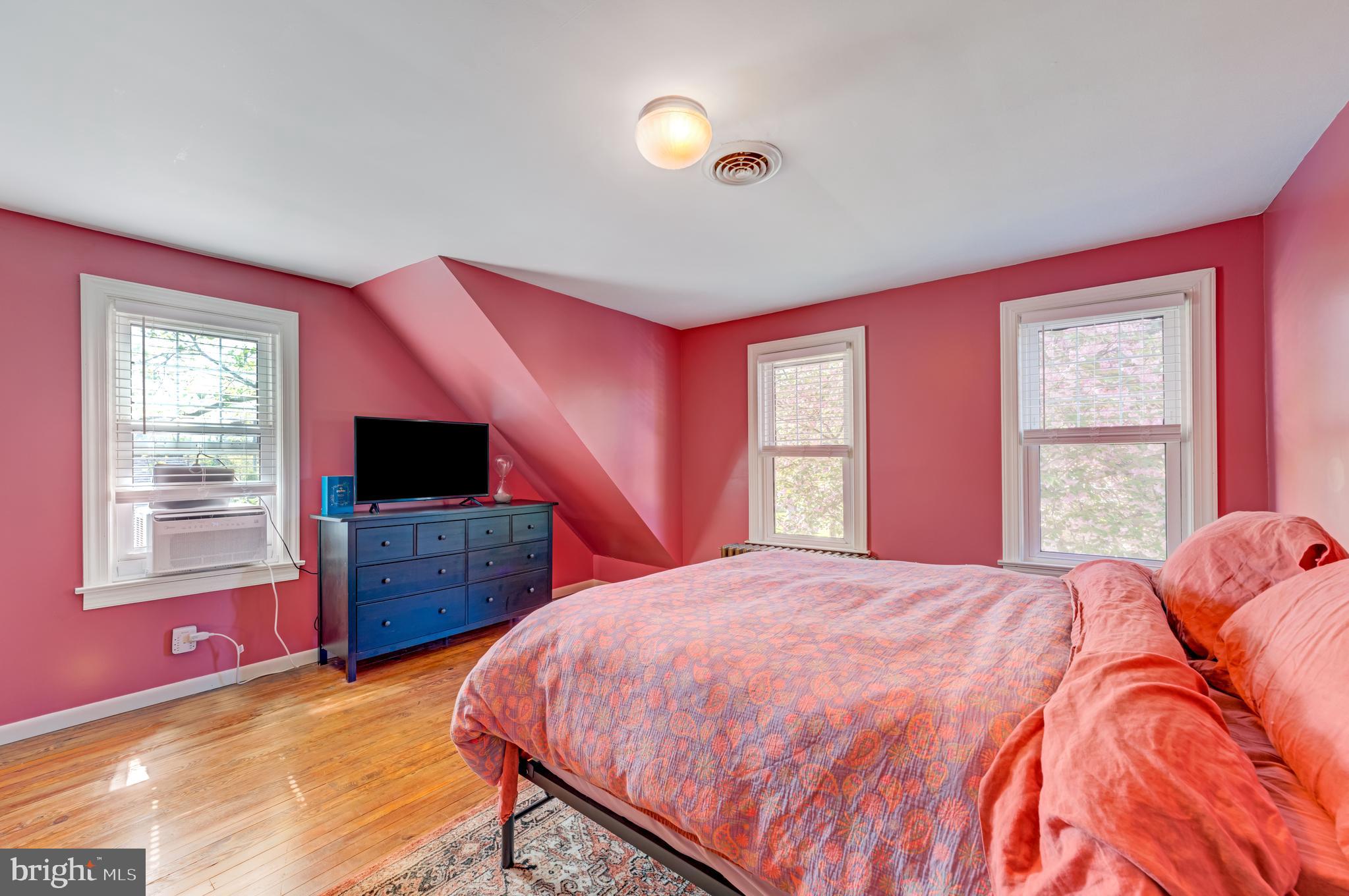 121 E Cumberland Ave