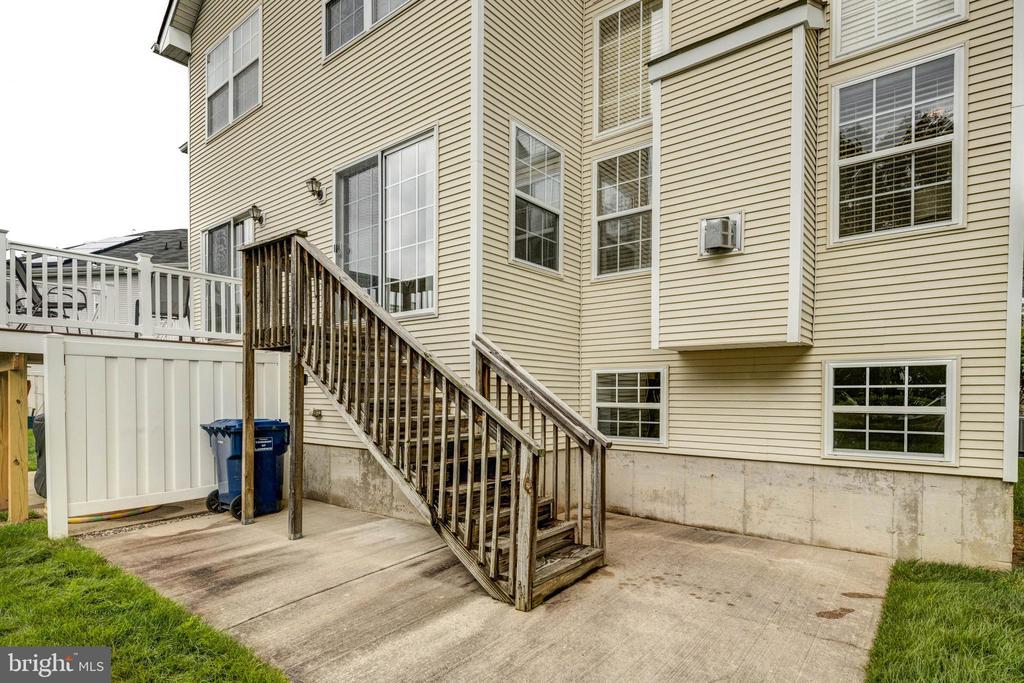 151 FOUNTAYNE LANE