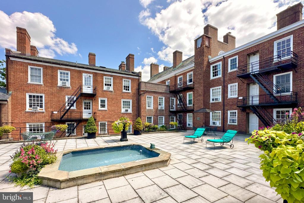 31 PALMER SQ W Unit: A