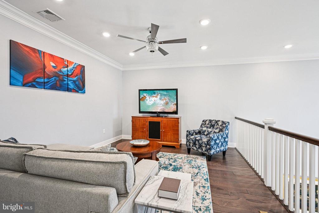 42 DOGLEG LANE