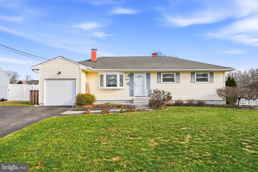 1038 ESTATES BOULEVARD