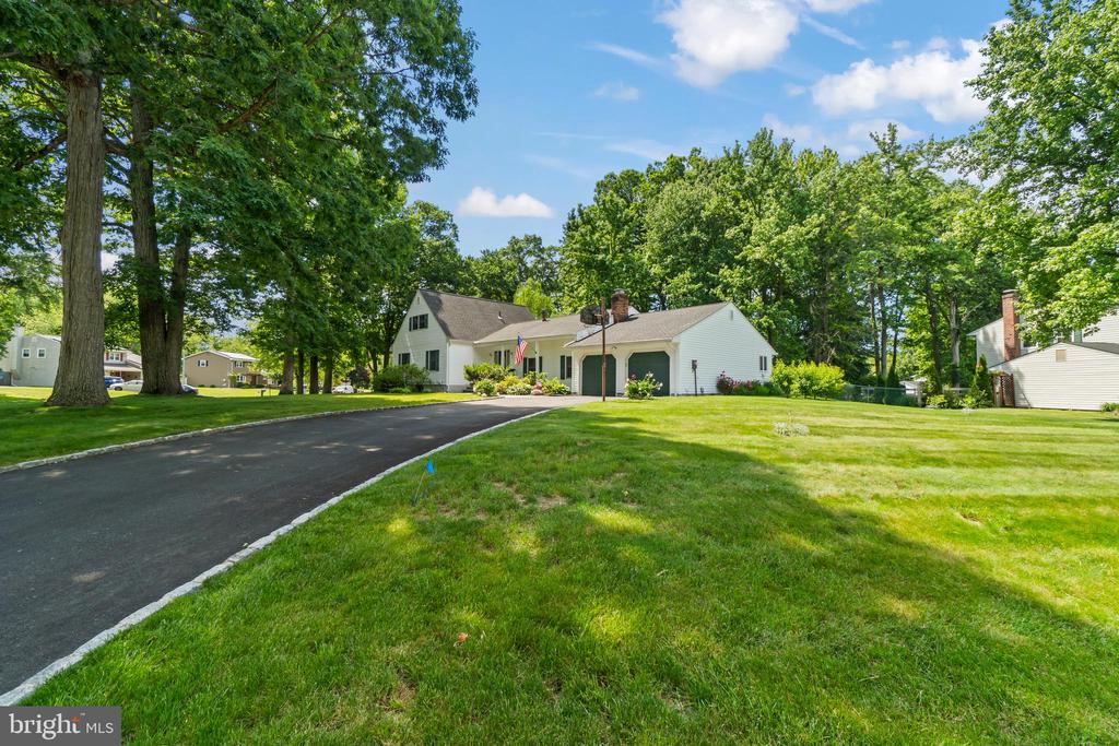 2 HOLLY DRIVE