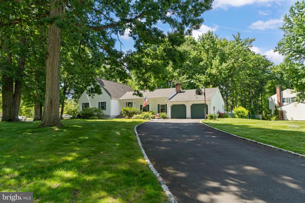 2 HOLLY DRIVE