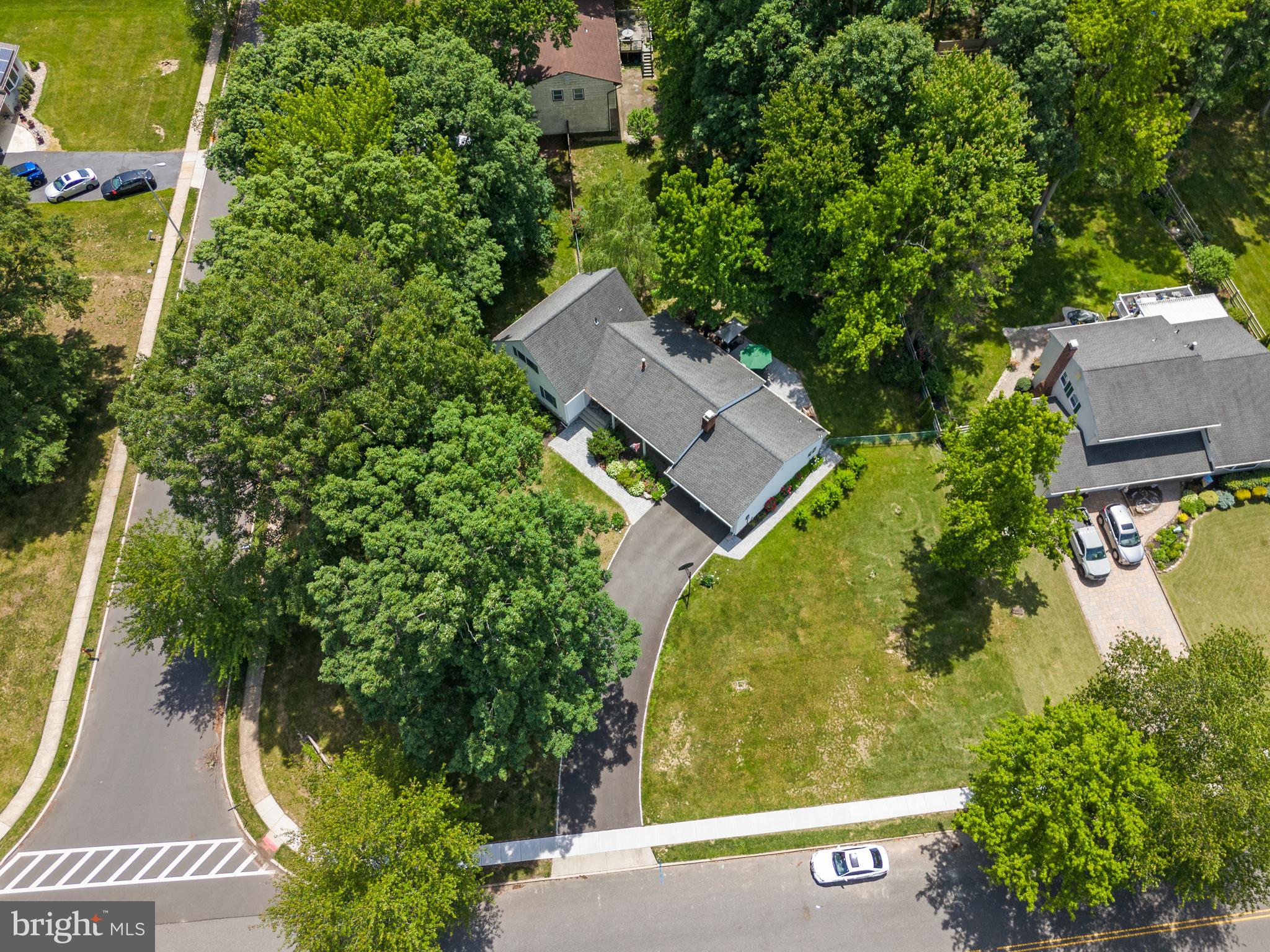 2 HOLLY DRIVE