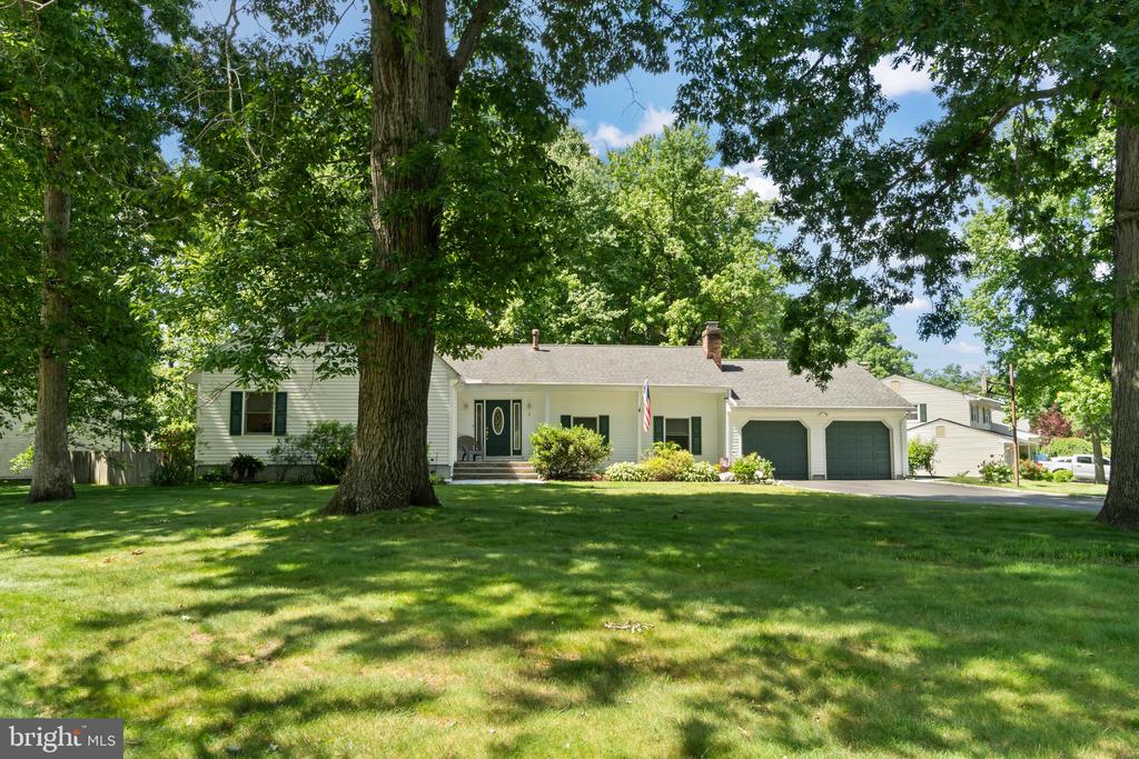 2 HOLLY DRIVE