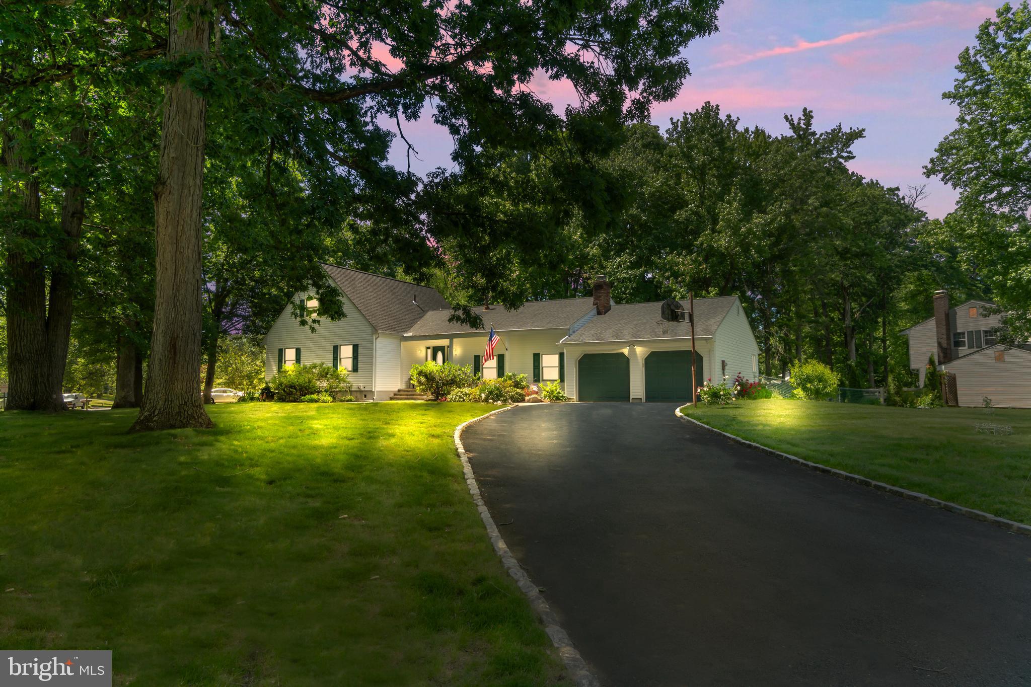 2 HOLLY DRIVE