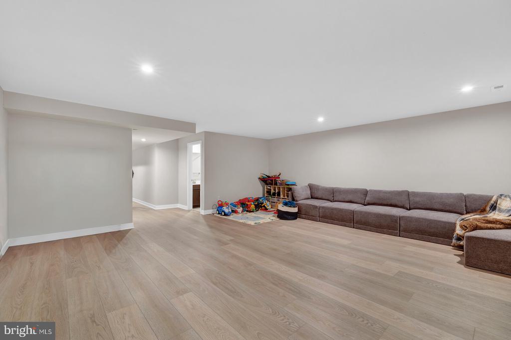 14 PRATT LANE