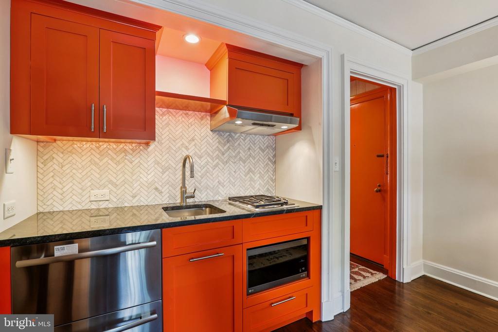 31 PALMER SQUARE W Unit: A