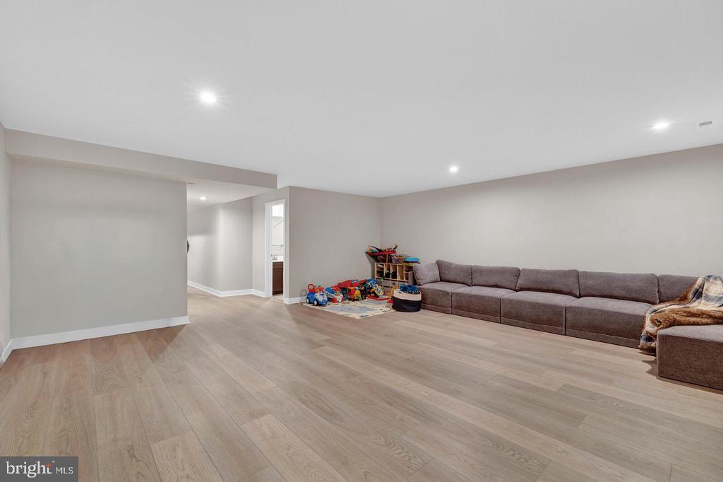 14 PRATT LANE