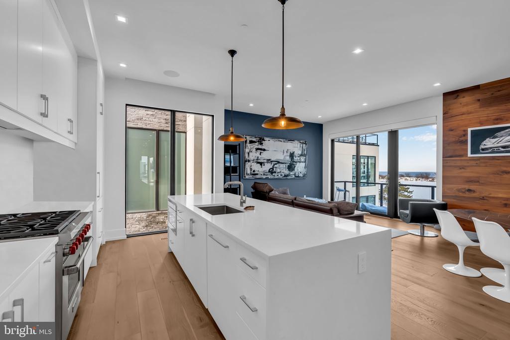 200 OCEAN AVENUE N 8