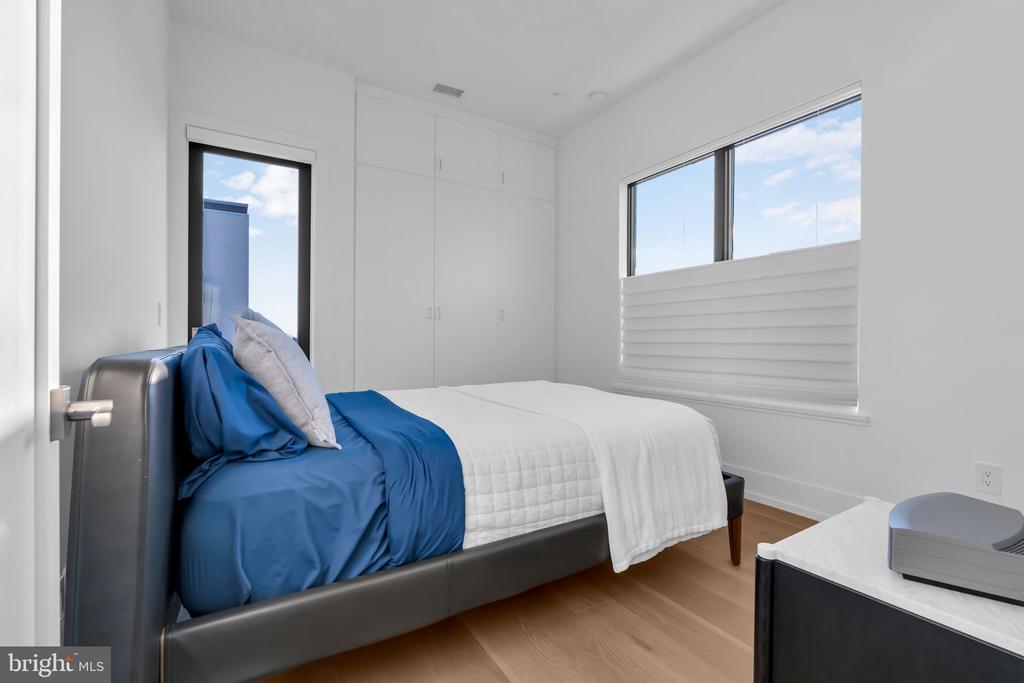 200 OCEAN AVENUE N 8