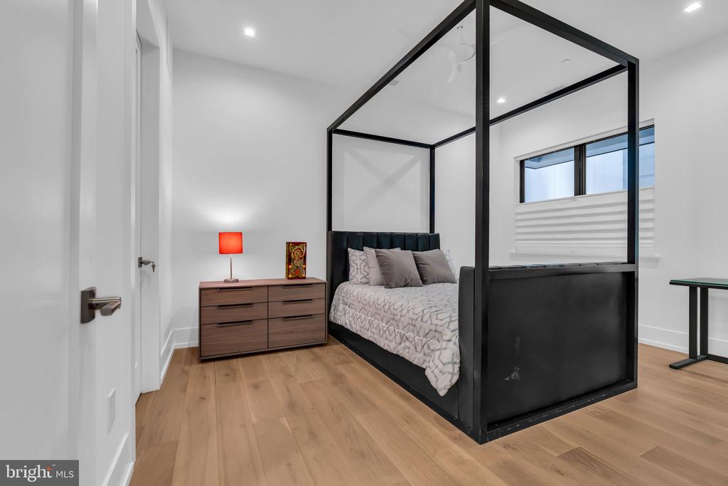 200 OCEAN AVENUE N 8