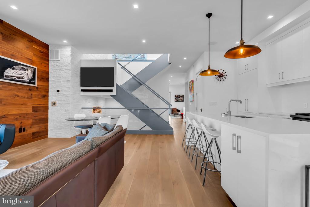 200 OCEAN AVENUE N 8