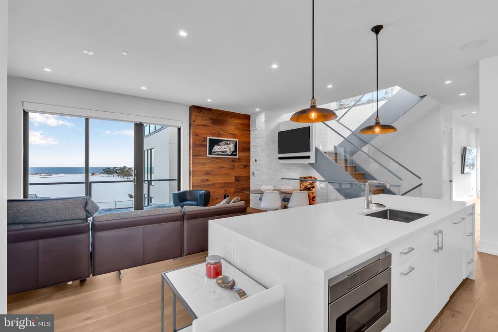 200 OCEAN AVENUE N 8