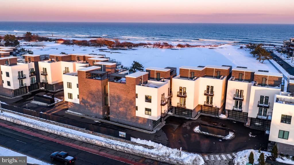 200 OCEAN AVENUE N 8