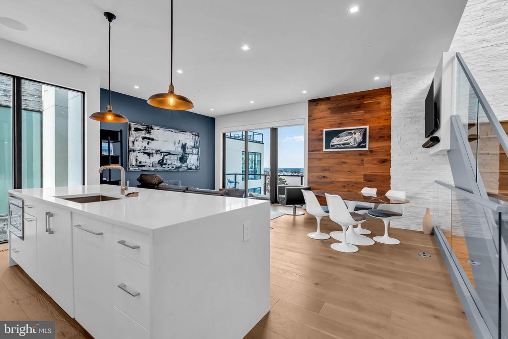 200 OCEAN AVENUE N 8