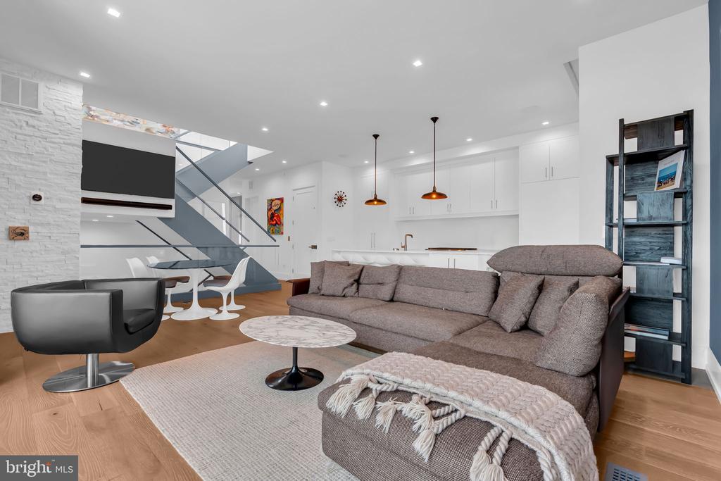 200 OCEAN AVENUE N 8