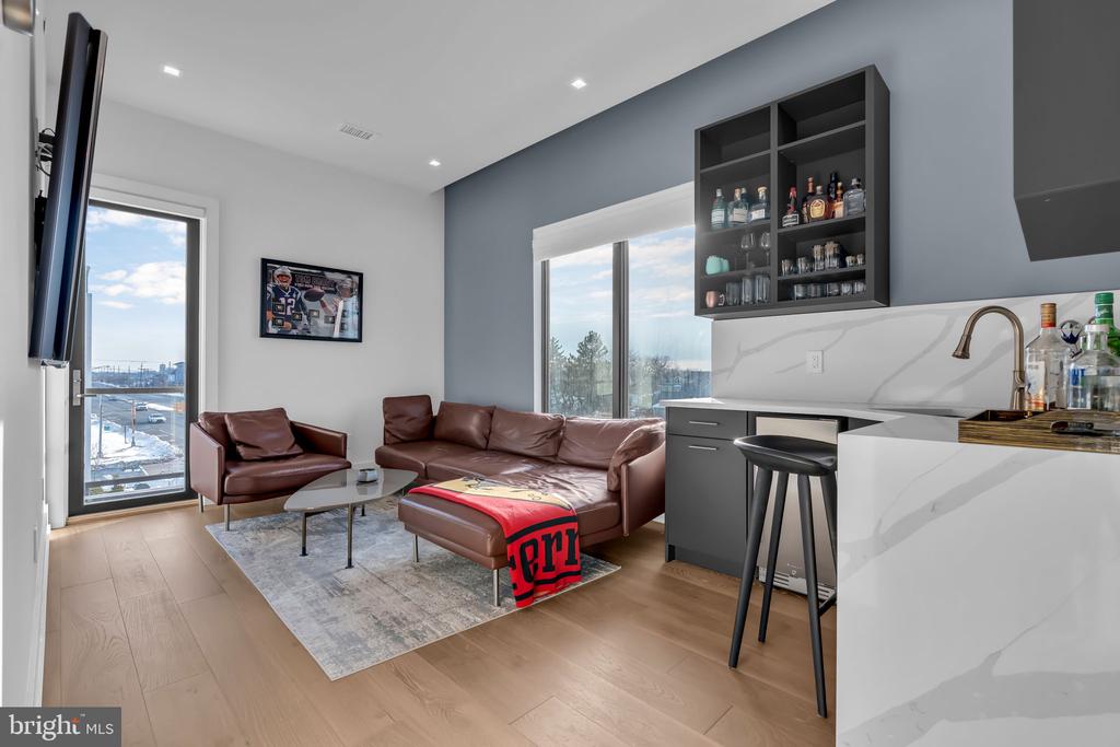 200 OCEAN AVENUE N 8