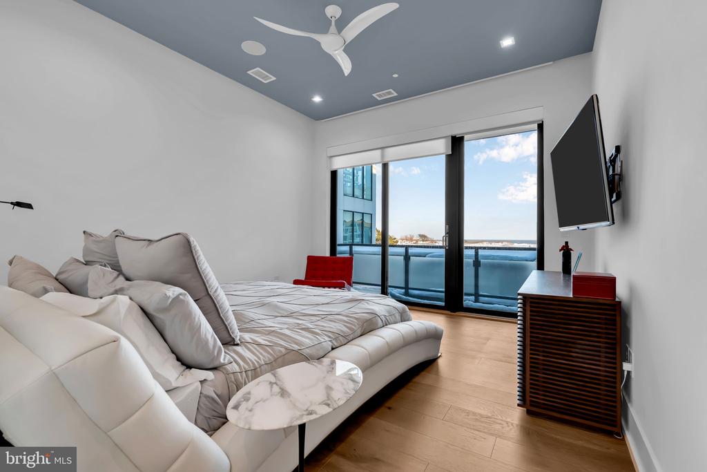 200 OCEAN AVENUE N 8