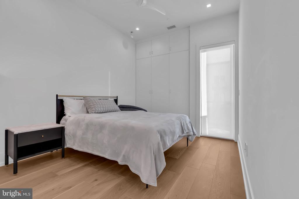 200 OCEAN AVENUE N 8