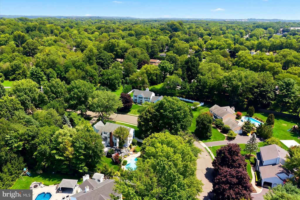 6 GREEN MEADOW BOULEVARD