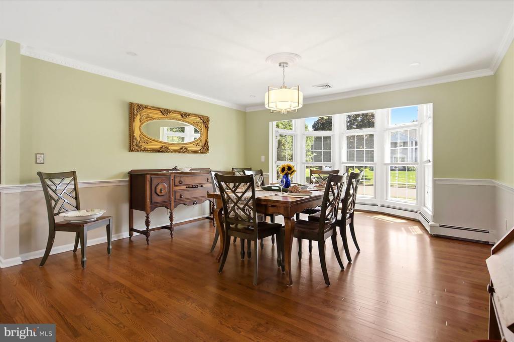6 GREEN MEADOW BOULEVARD