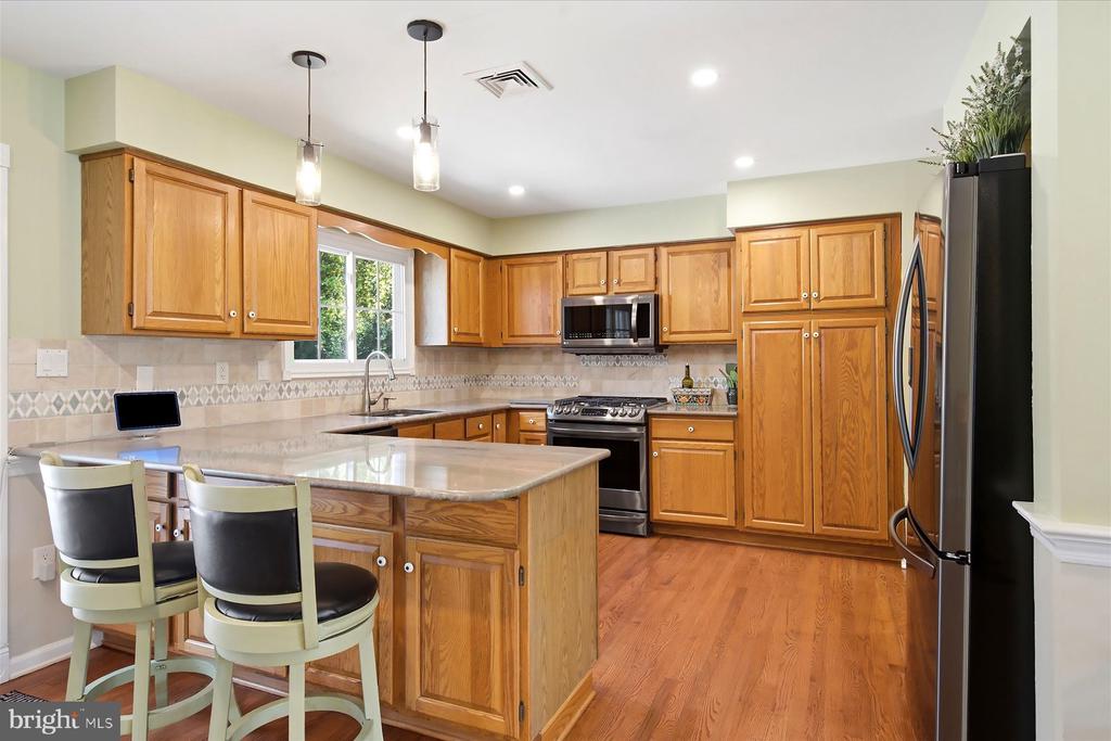 6 GREEN MEADOW BOULEVARD