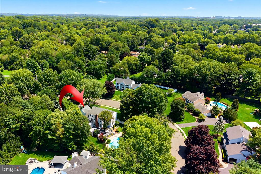 6 GREEN MEADOW BOULEVARD