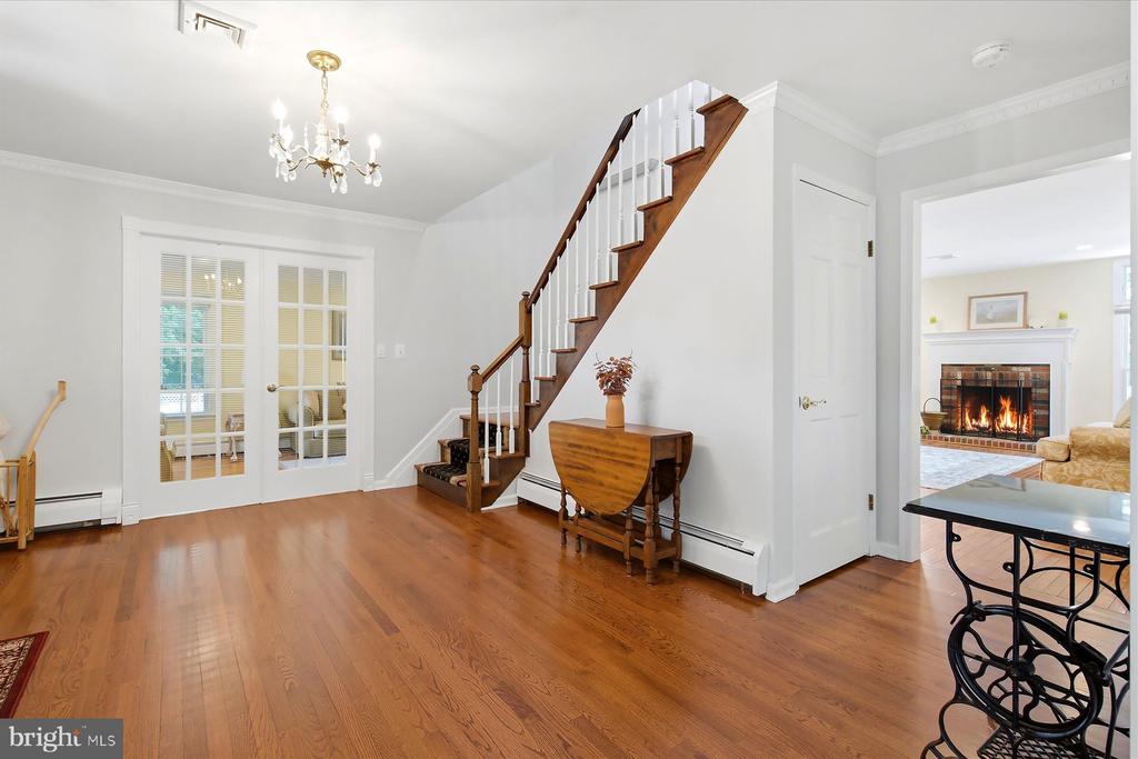 6 GREEN MEADOW BOULEVARD