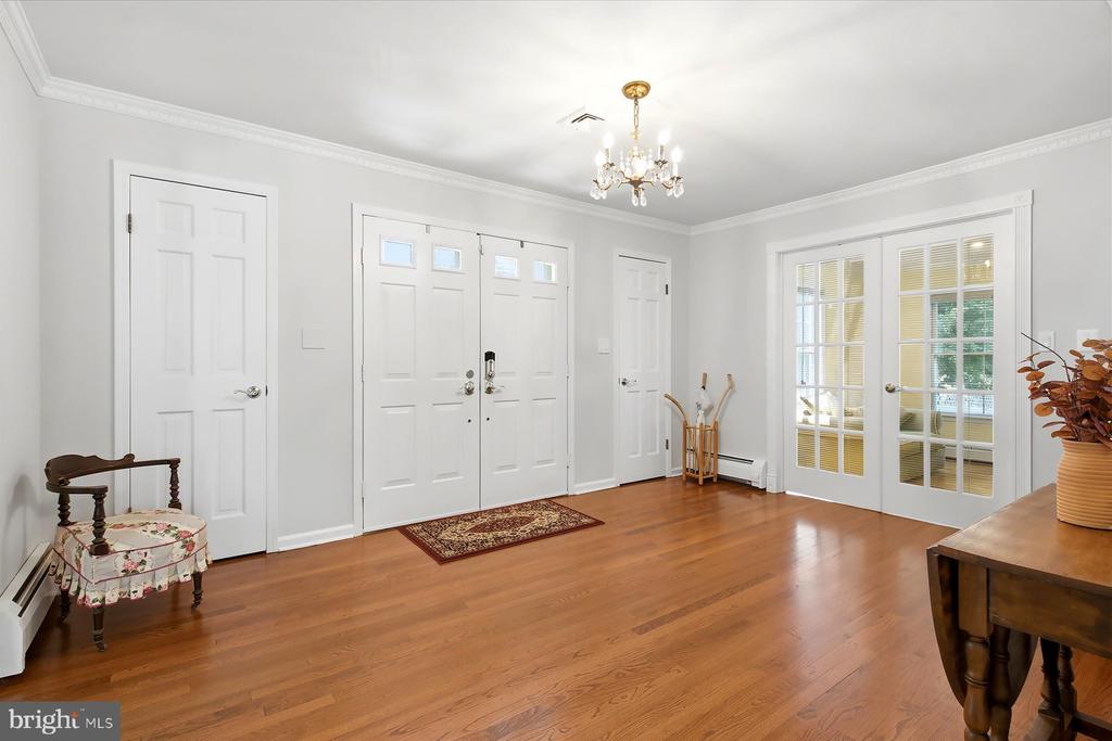 6 GREEN MEADOW BOULEVARD